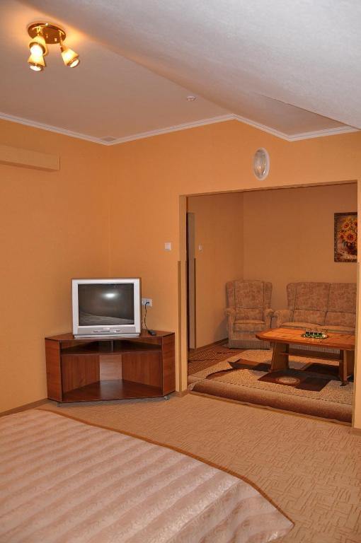 Focus Hotel Hust Exterior foto