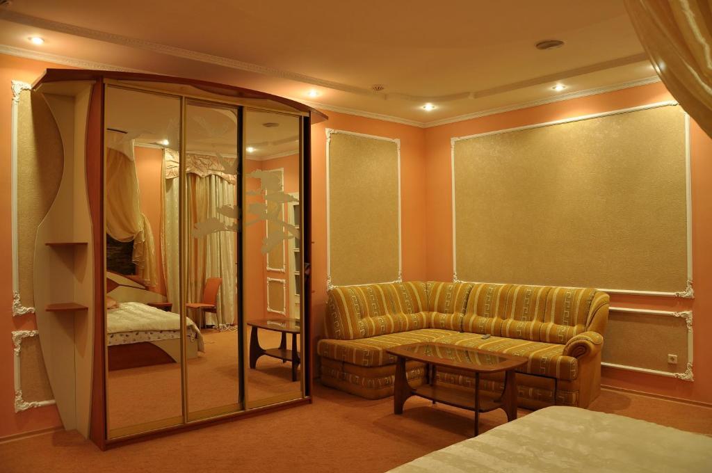 Focus Hotel Hust Exterior foto