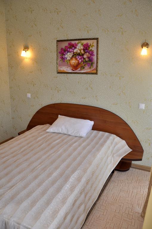 Focus Hotel Hust Exterior foto