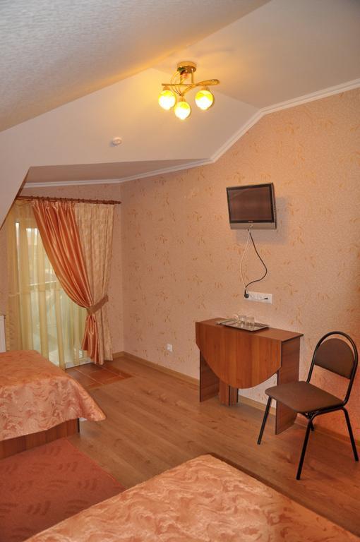 Focus Hotel Hust Exterior foto